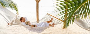 cayman brac couple in beach hammock 1060x403 min